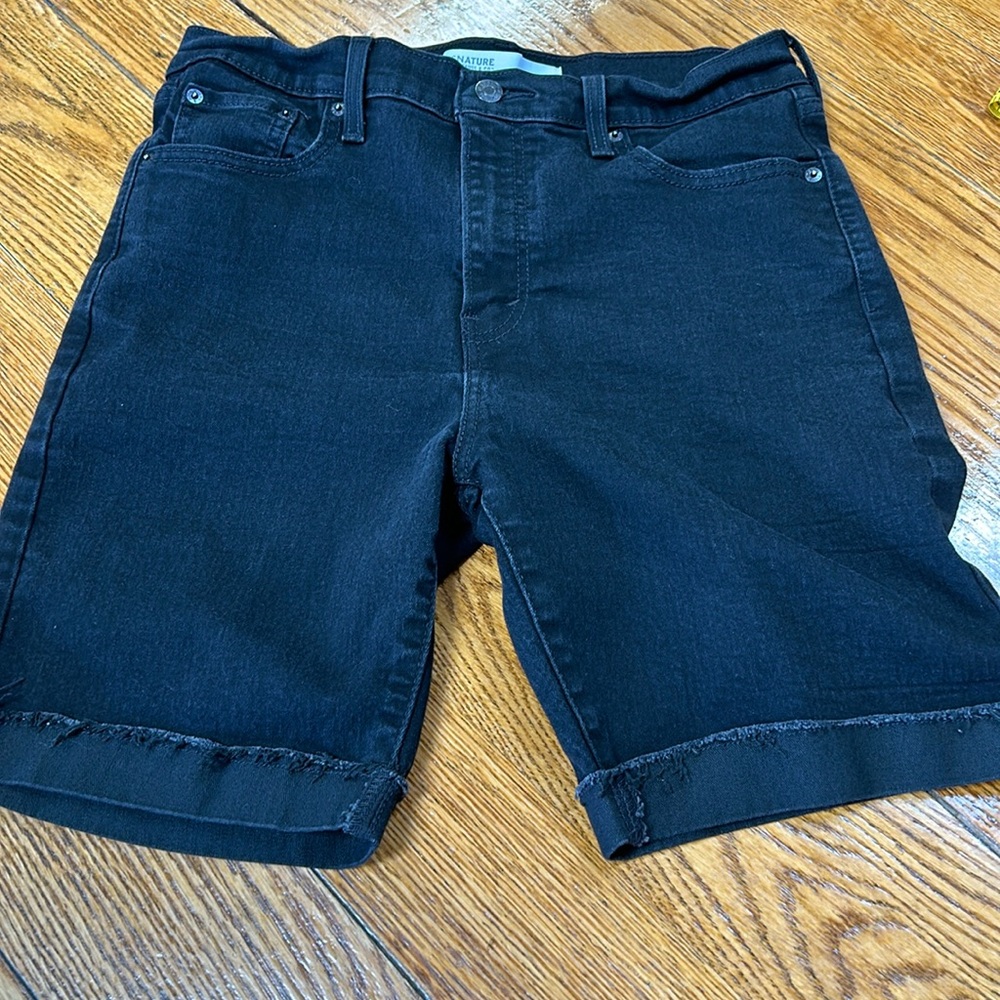 Levi’s black denim shorts. Waist 30. Great condition.